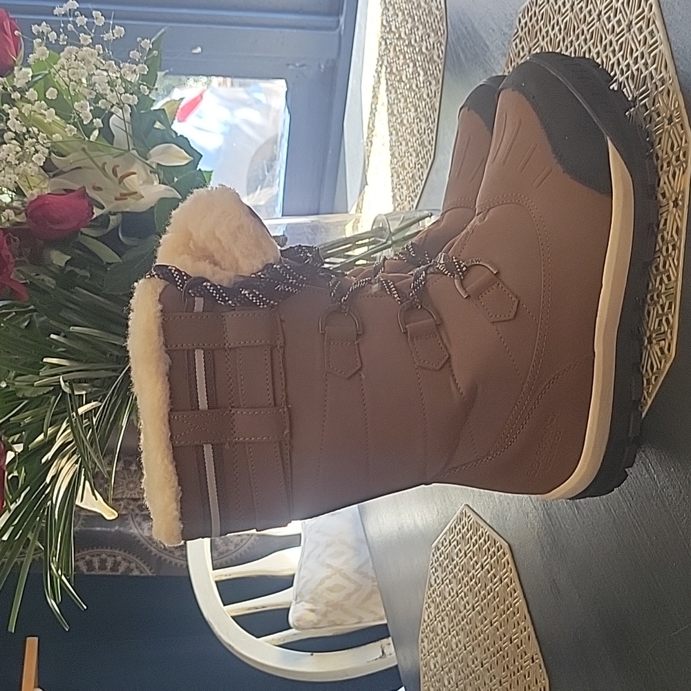 Bearpaw boots size 10
